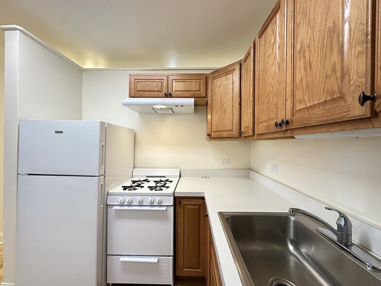 Building Photo - 4311 N Francisco Ave