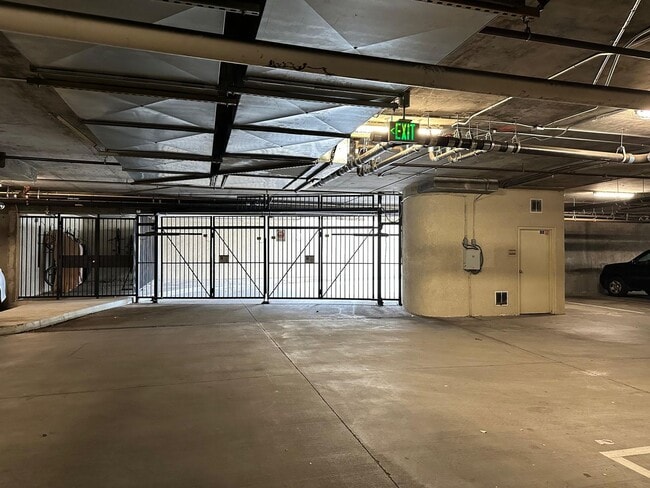 Building Photo - Modern Condo in a Gated Community Near Santana Row & Valley Fair!
