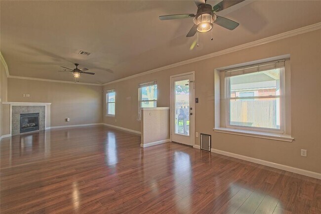 Building Photo - 3112 Clinton Pl