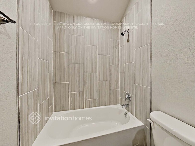 Building Photo - 717 Jamestown Ln