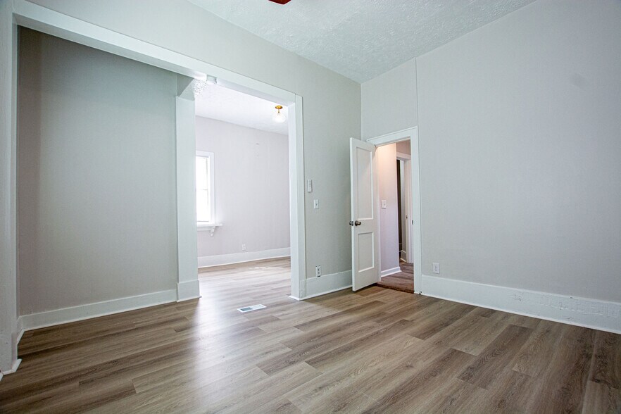 Building Photo - 117 S 39th St