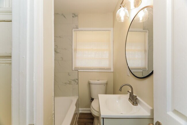 Building Photo - Charming and newly updated 3BR 1 Bath home in the heart of Center Point!