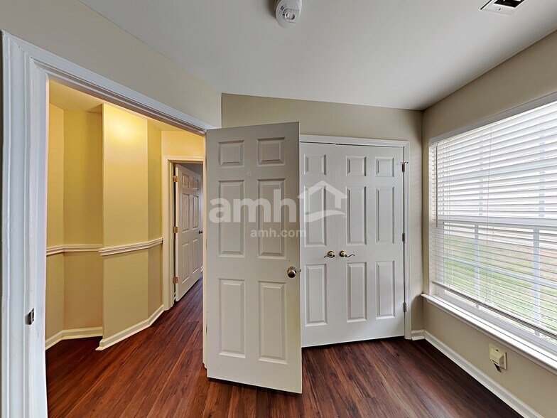 Building Photo - 3319 Covelo Ct