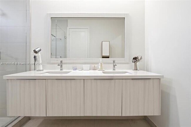 Building Photo - 6611 NW 102nd Path