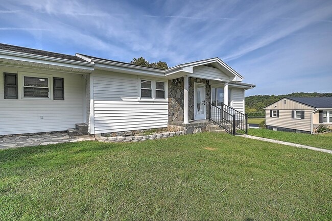 Building Photo - 135 Hixon Cir