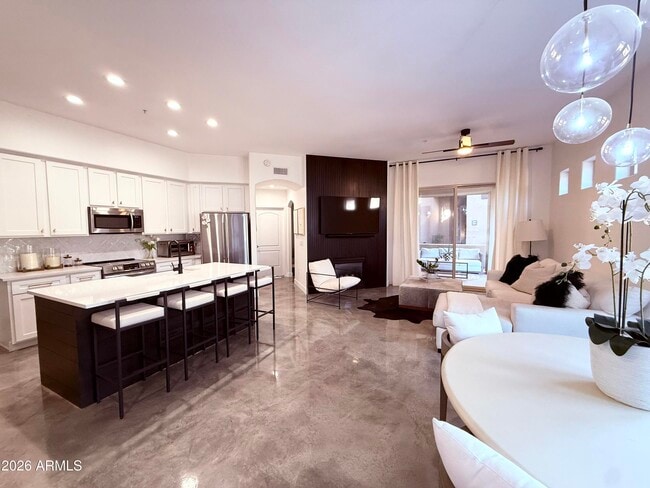 Building Photo - 11000 N 77th Pl