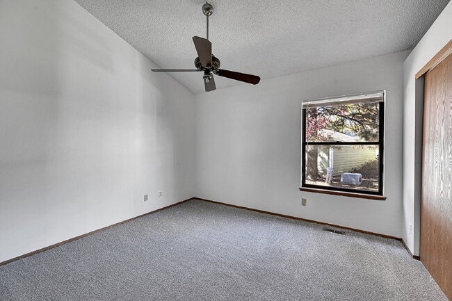 Building Photo - $2,285.00 - 3 Bedrooms, 2 Bathrooms Townho...