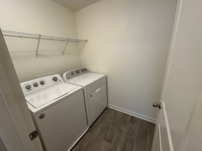 Building Photo - Spacious Home