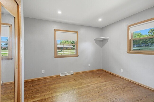 Building Photo - Willow Ridge