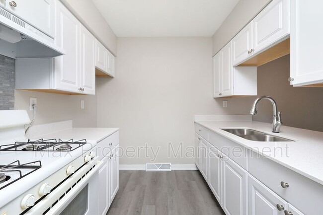 Building Photo - 1526 E 16th St