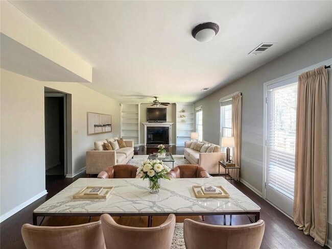 Building Photo - 450 Mikasa Dr