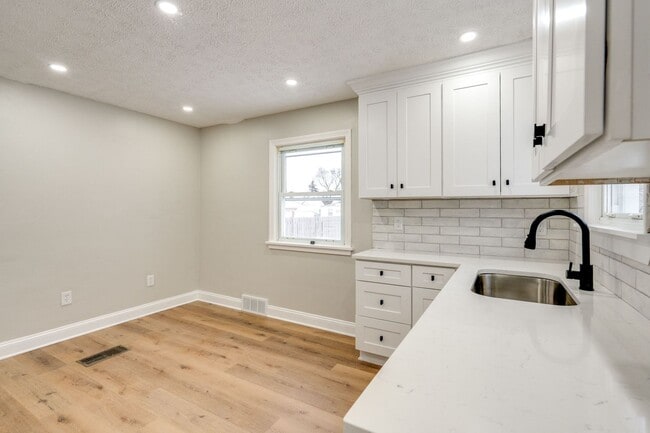 Building Photo - Welcome to a well-maintained 3-bedroom 1-bath home - Willowick, OH 44095