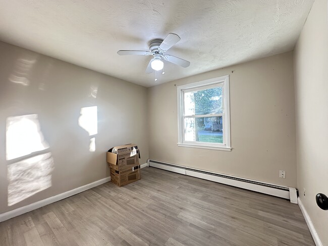 Building Photo - 135 S Pierce Rd