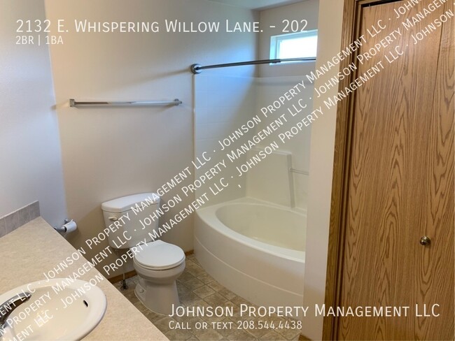 Building Photo - Whispering Willow Apartments: Modern, Conv...