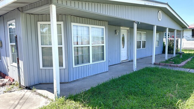 Building Photo - 3910 Herring Dr