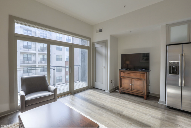 Building Photo - 320 11th Ave S