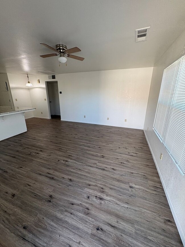 Building Photo - 700-710 E Tulare Ave