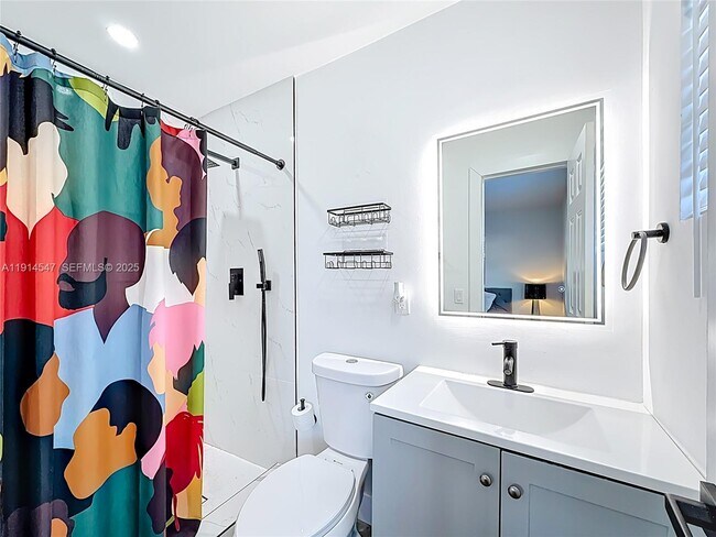 Building Photo - 600 N 66 Terrace