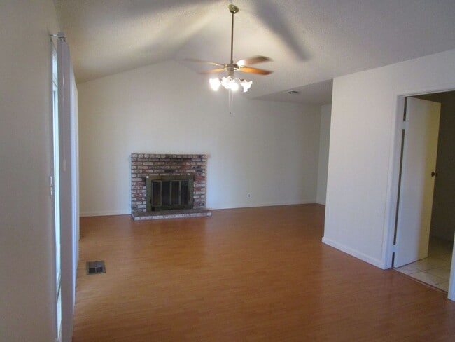 Building Photo - 812 Briarwood Ct