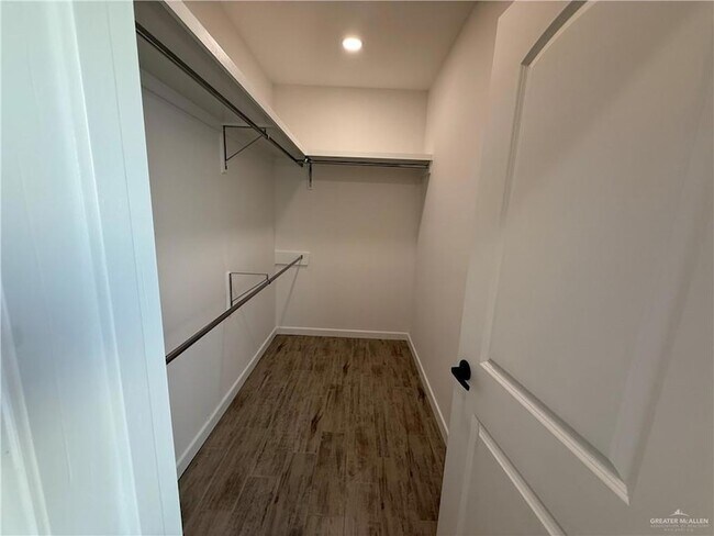 Building Photo - 2701 Brownjay Rd