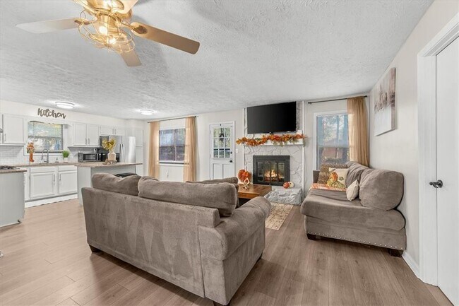 Building Photo - 4041 Woodbridge Ct