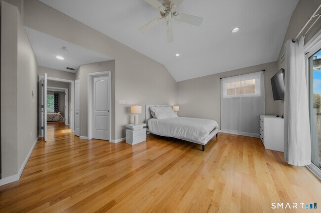 Building Photo - 60 Hawthorne St