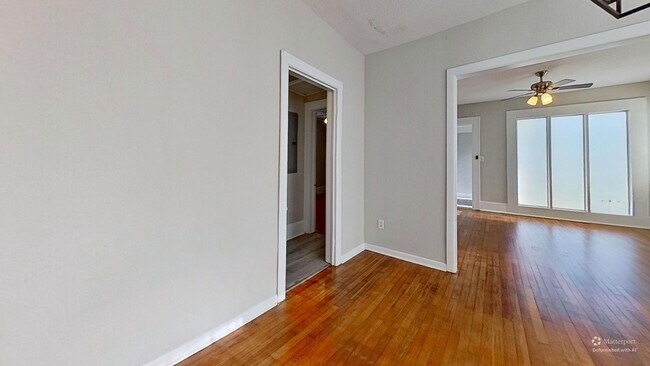 Building Photo - Murray Hill 3 bedroom