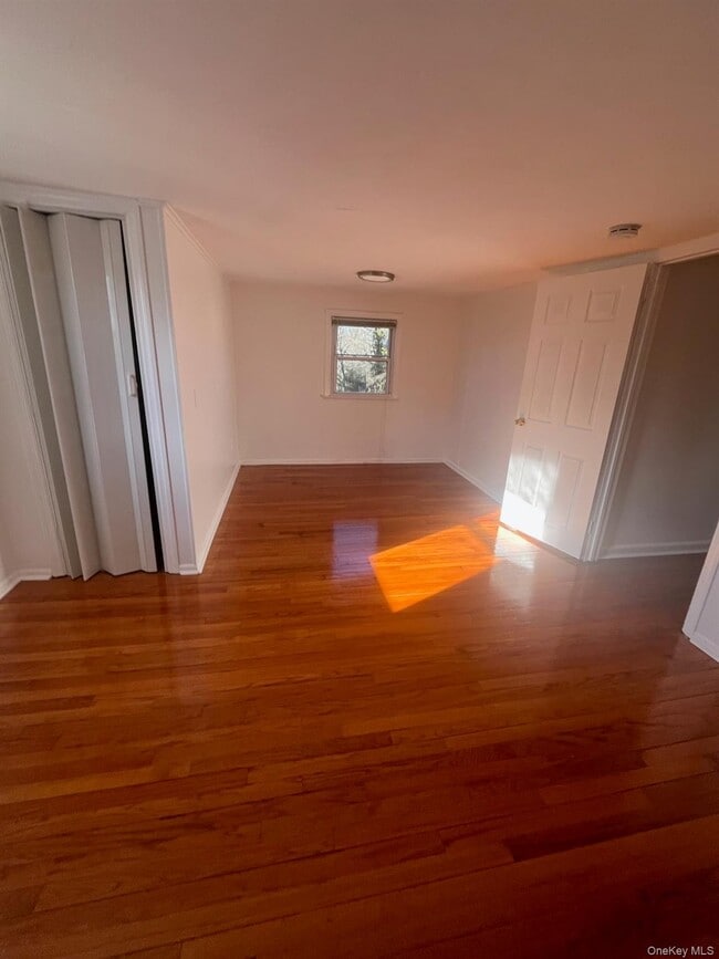 Building Photo - 117 Blydenburgh Ave