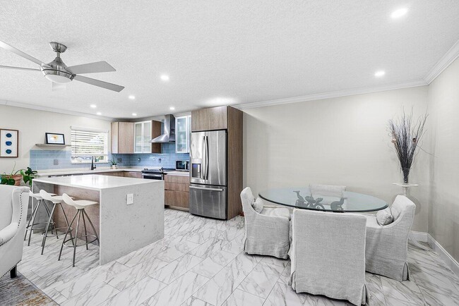 Building Photo - 810 High Point Dr W