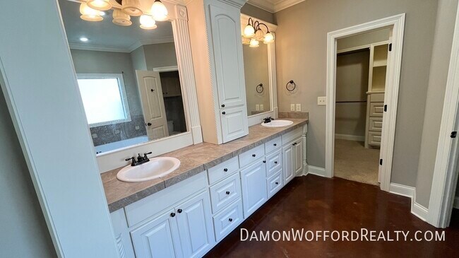 Building Photo - 117 Memory Lane