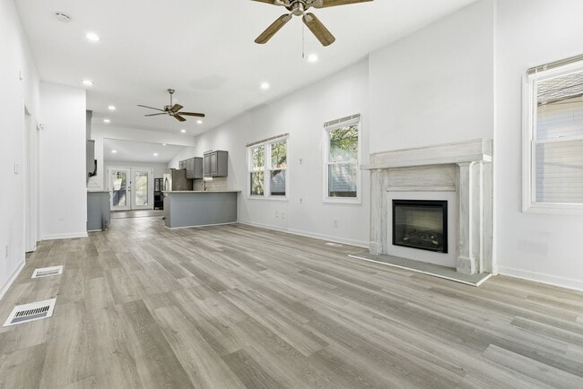 Building Photo - Downtown 3BR 2BA with Fenced Yard – 10 Minutes to Fort Benning