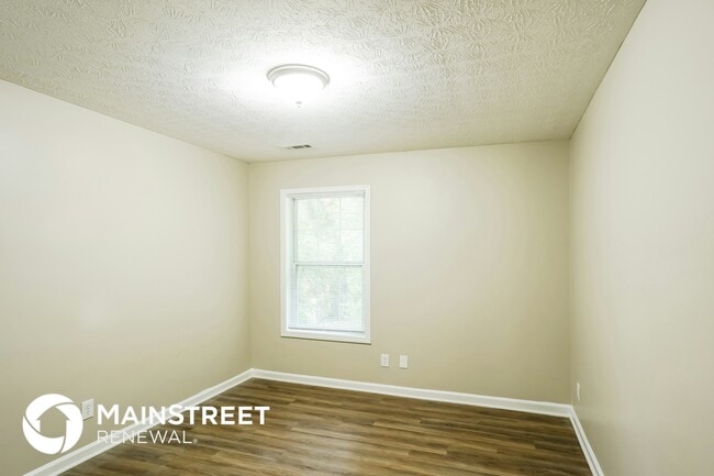 Building Photo - 6670 South Ave