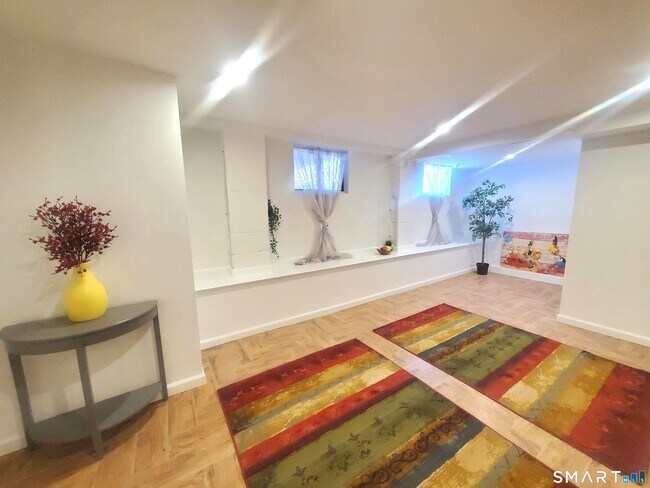 Building Photo - 42 County St