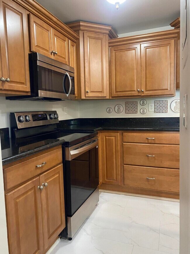 Building Photo - 1 Royal Palm Way