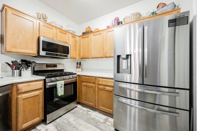 Building Photo - Beautiful 2 bedroom condo-North Las Vegas