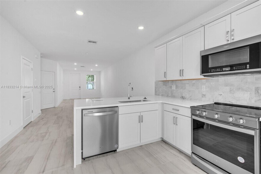 Building Photo - 142 SW 171st Way