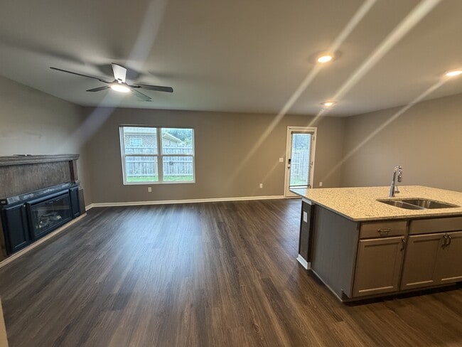Building Photo - 1511 Heritage Cir SE