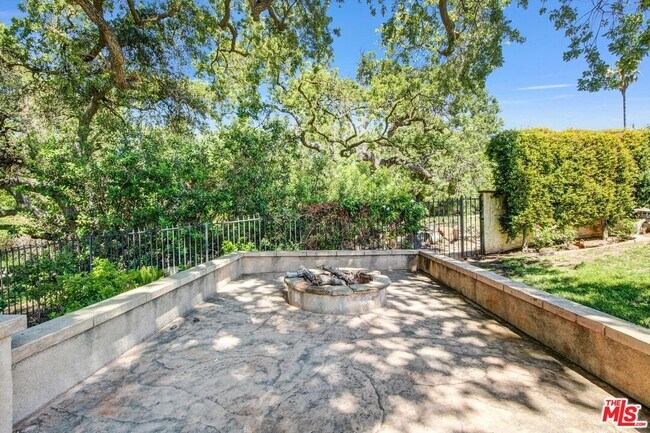 Building Photo - 1515 Outlook Cir