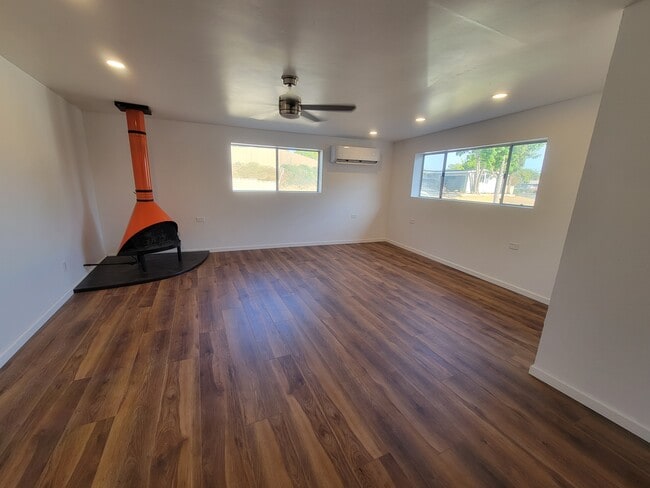 Building Photo - 5675 Marengo Ave