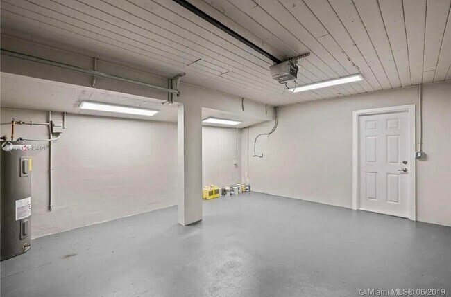 Building Photo - 2539 Wabash Dr