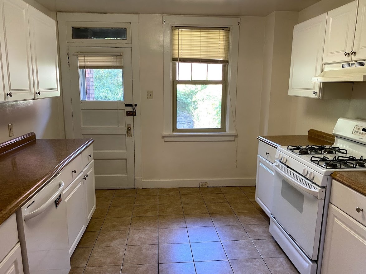 Building Photo - 6325 Glenview Pl