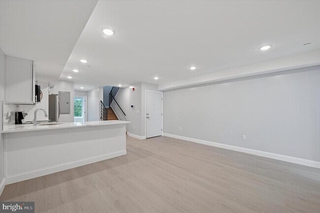 Building Photo - 2405 Ridge Ave