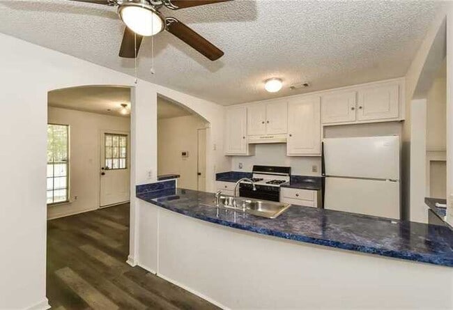 Building Photo - Fantastic 3bd/2ba home! Let yourself in!