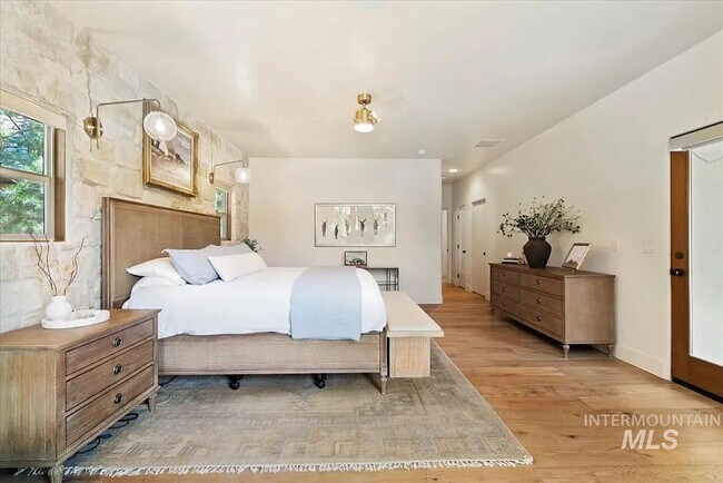 Building Photo - Stunning 4 Bedroom Home in The Shores | Luxury Meets Every Day Comfort