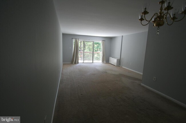 Building Photo - 10300 Westlake Dr