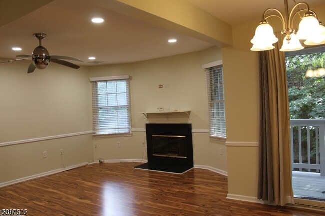 Building Photo - 75 Quartz Ln