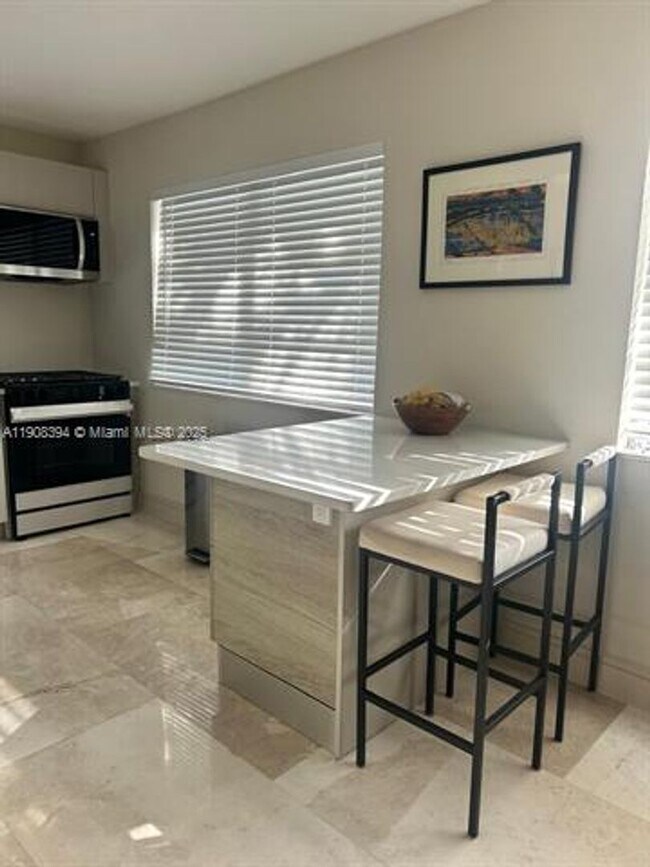 Building Photo - 1060 92nd St