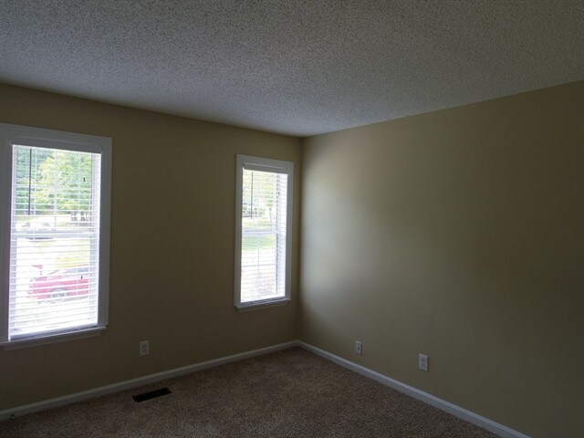 Building Photo - 6022 Gallant Ln