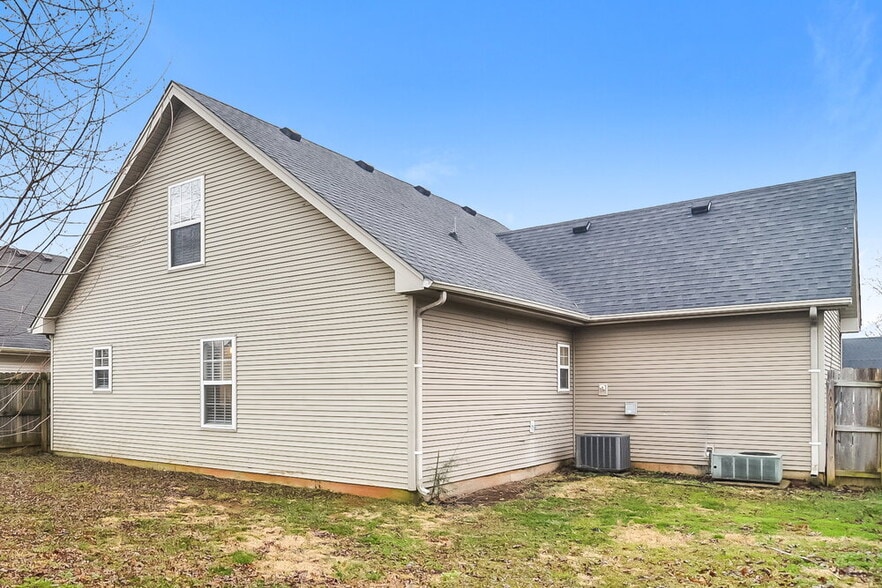 Building Photo - 2728 Painted Pony Dr