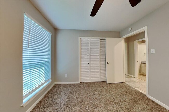 Building Photo - 3807 Wood Stone Walk Dr